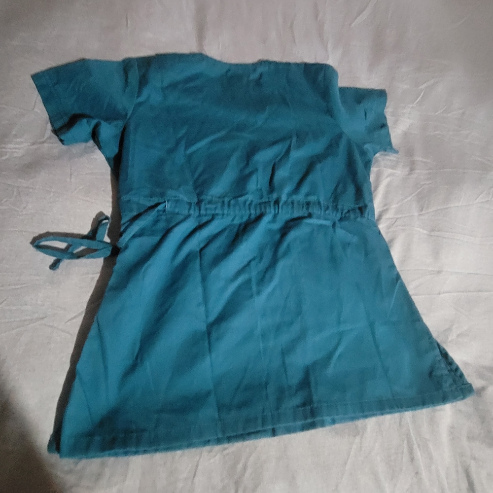 Butter-Soft Teal Scrub Top - Picture 2 of 4